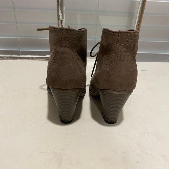 Great condition ankle boots! - Picture 2 of 4